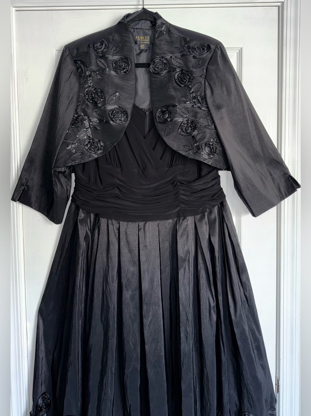 IGNITE EVENINGS 2 PC Set Black Sequin Rosette Gown + Bolero Jacket 18W Formal - Picture 16 of 16